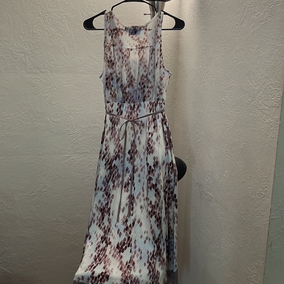 Sleeveless light summer dress. - Picture 3 of 5